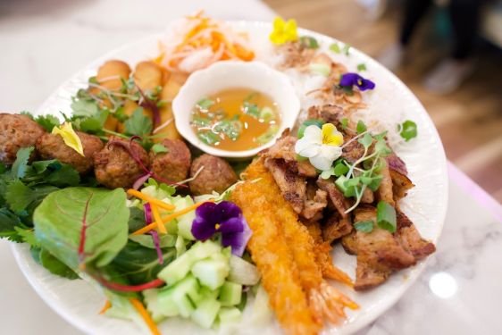Pho Avina